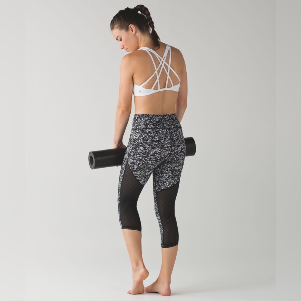 Lululemon Deep Breath Crop (21" ) Iced Wave White Black / Black Size 6